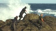 Ni el temporal o la lluvia detienen a los mariscadores de Muxía