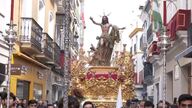 La Hermandad de la Resurrección recorre las calles de Sevilla poniendo fin a la Semana Santa