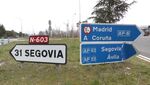 Un socavón en el municipio segoviano de San Rafael obliga a los conductores a pagar peaje 